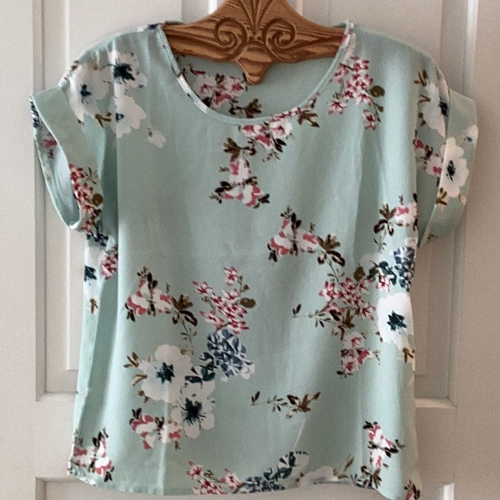 SHEIN Short Sleeved Tee Size Small US 4 - Picture 2 of 10